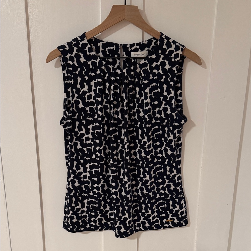 Calvin Klein Women's Navy and White Patterned Blouse